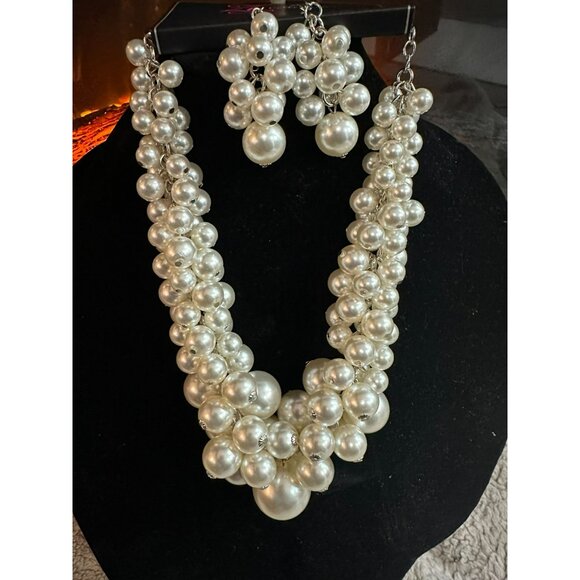 Chunky Pearl Bead Necklace & Earrings Set - Picture 3 of 3